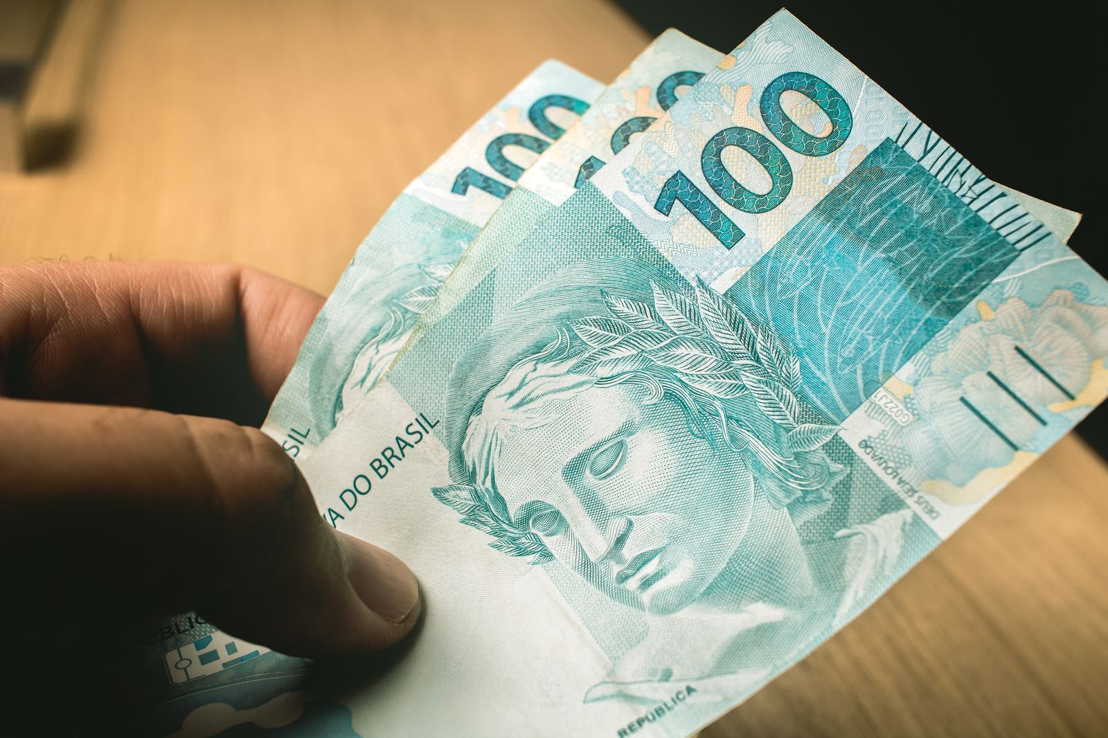 Recebia parte do salário por fora? Veja quais verbas podem estar sendo reduzidas